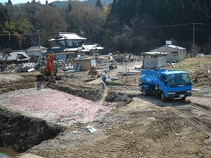 View of discharging compost and spraying EM・1® into the hole of organic waste