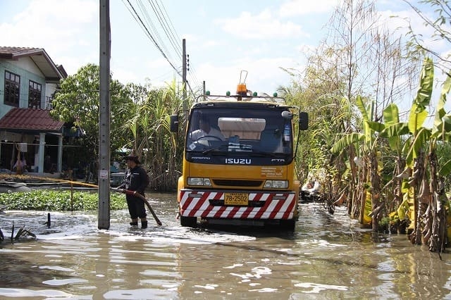 Spraying Activated・1 (AEM) to flood areas