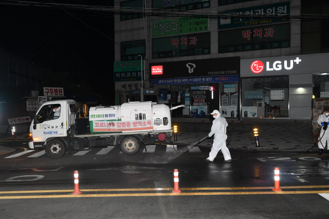 In Korea, EM is used for sanitary measures in the city by using the activated EM solution culture device introduced at the Agricultural Technology Center. EM was used in the past to combat bird flu and foot-and-mouth disease, and it has also been applied in countermeasures against the coronavirus. 